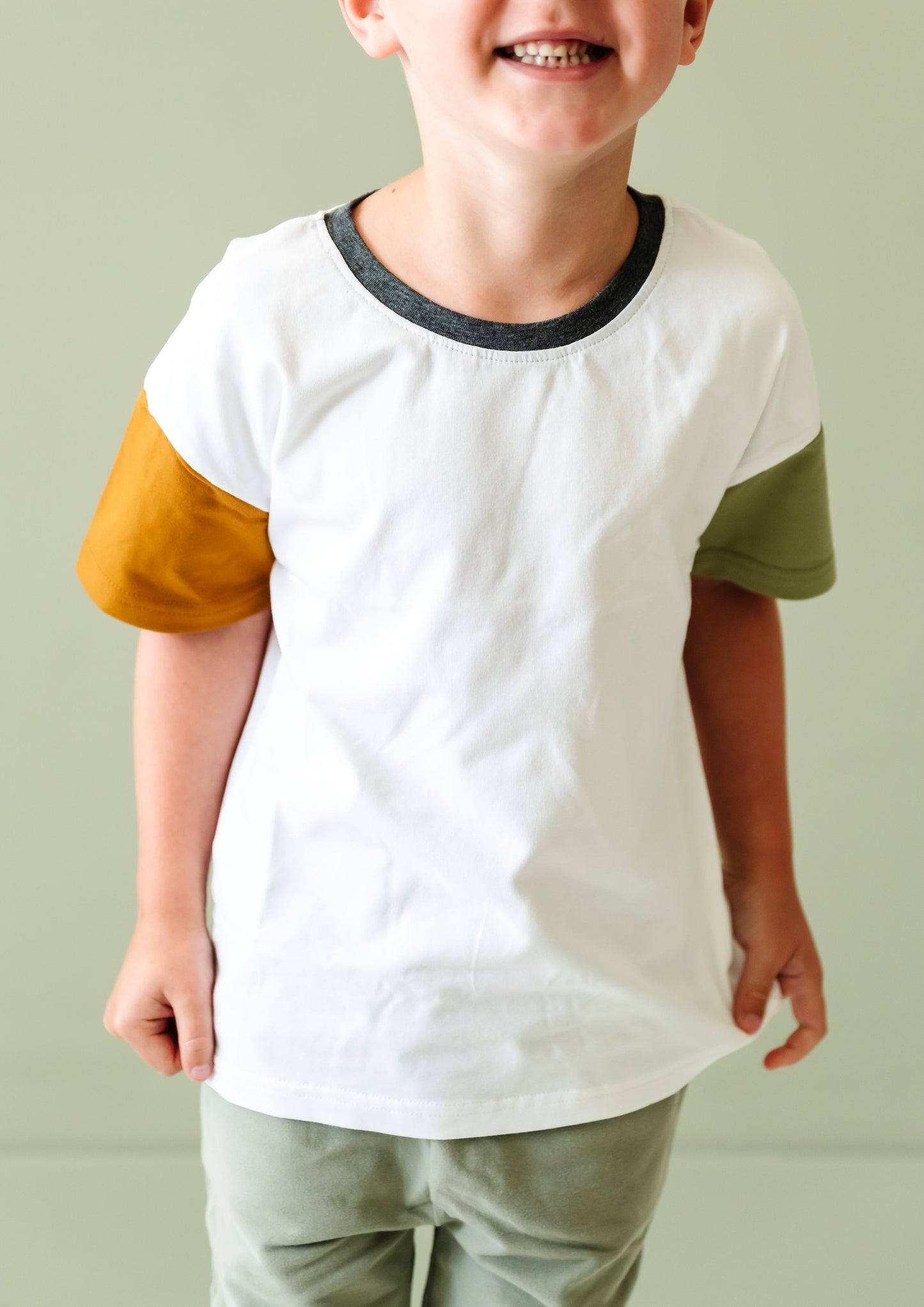 COLOR BLOCK TEE WHITE/CHARCOAL