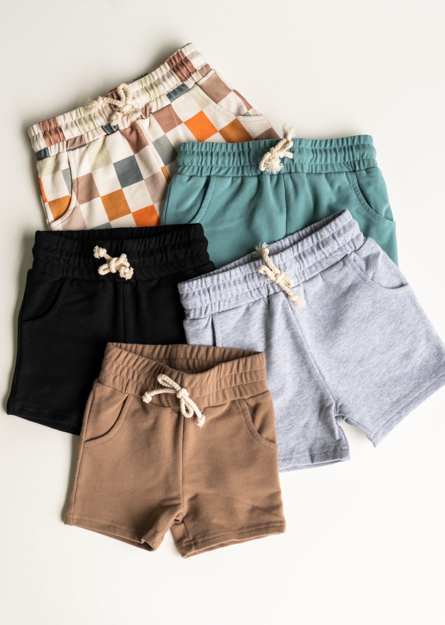 ULTIMATE SHORTS IN MOCHA