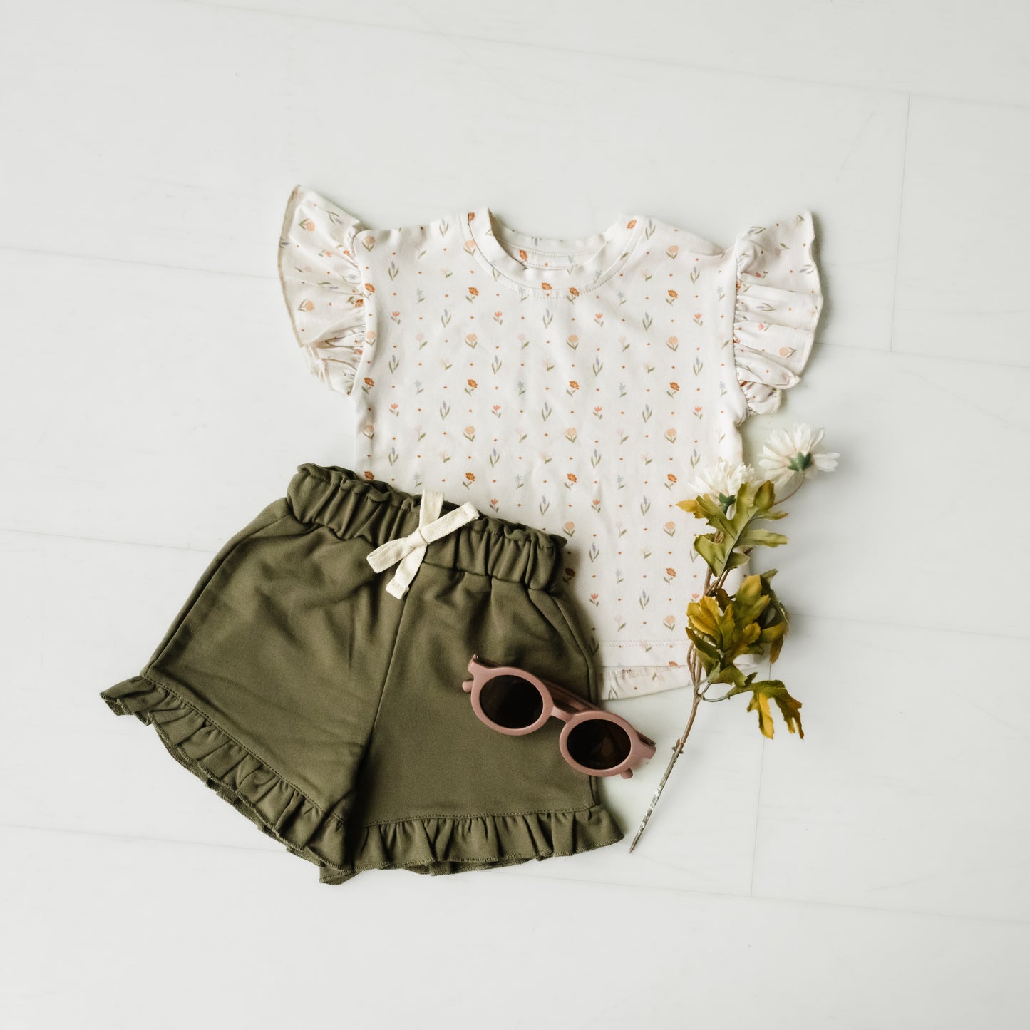 FLUTTER SHORTS IN OLIVE