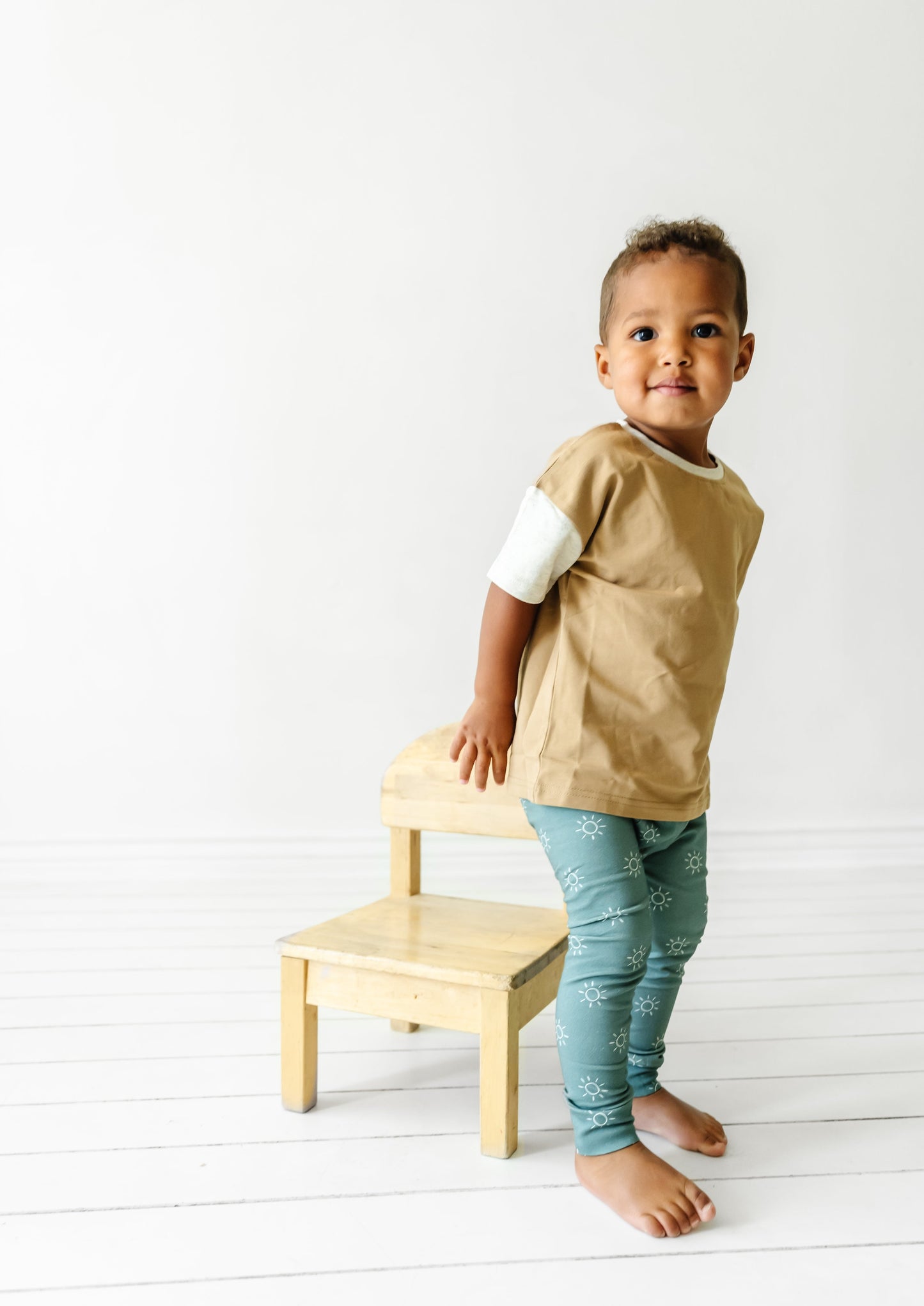 COLOR BLOCK TEE CAMEL/HEATHERED GRAY