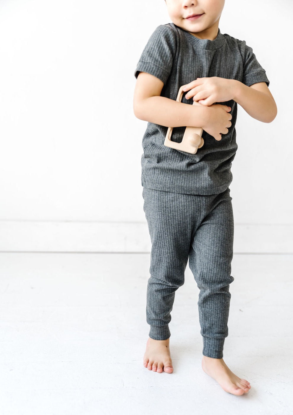 SHORT SLEEVE RIBBED LOUNGE SET IN HEATHERED CHARCOAL